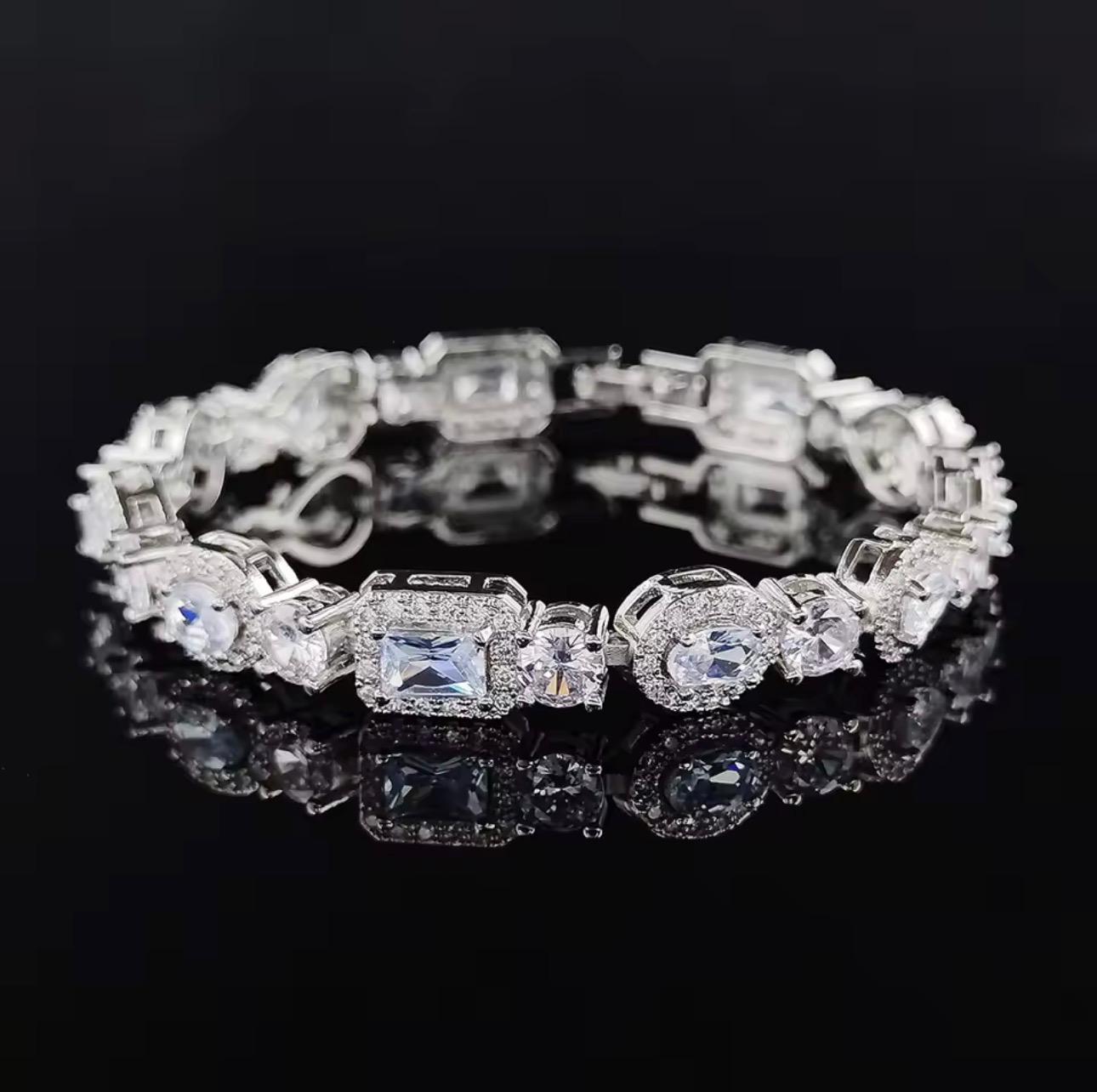 Zime Crystal Oval Bracelet